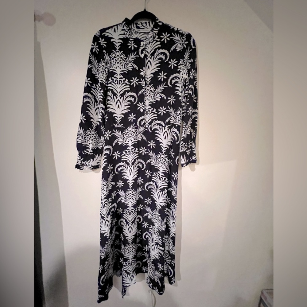 ZARA BLACK AND WHITE PATTERN DRESS